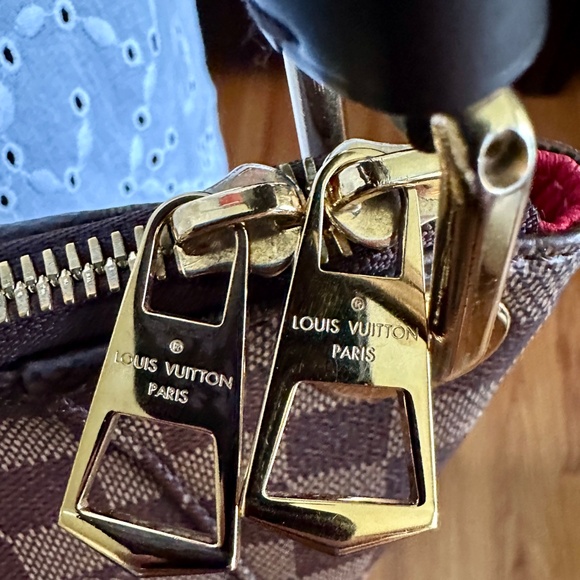 Louis Vuitton South Bank Besace Crossbody - Picture 5 of 17